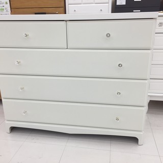 取りに来て頂ける方限定！取っ手がオシャレなローチェストのご紹介です！