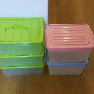 収納ケース　＋　プラスチック箱　＋　木製キッチン用品