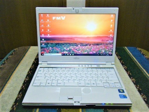 綺麗✨/13.3型/高性能i5/移動用プレゼン用に♬/富士通/大容量！HDD320GB/メモリ4GB♪/USB3.0♪/HDMI/WEBカメラ♪/マイク内臓♪/DVDRW(書き込み可)/すぐ使えるWin10メディア作成ツール付/すぐ繋がるWi-Fi
