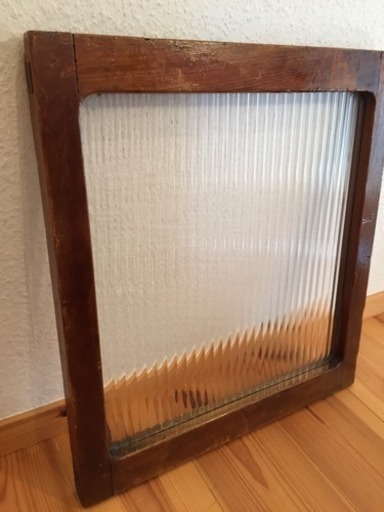 波ガラスの窓枠 アンティーク