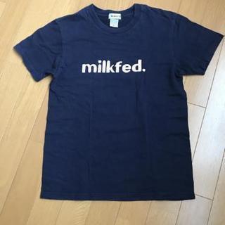 ミルクフェド　MILK FEDの紺色Tシャツ