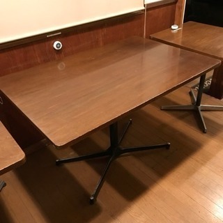 飲食店業務用で使用していたテーブルと椅子のセット