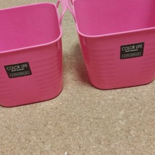 ピンクの箱2つ