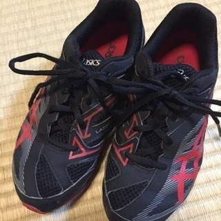 美品 asics LAZERBEAM 22cm ブラック×レッド