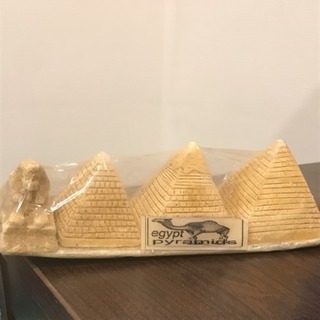 ピラミッドの置物