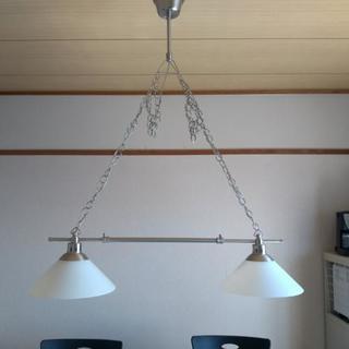 IKEAの食卓用吊り下げランプ