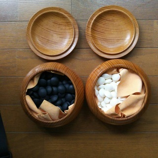 囲碁の碁盤、碁石セット