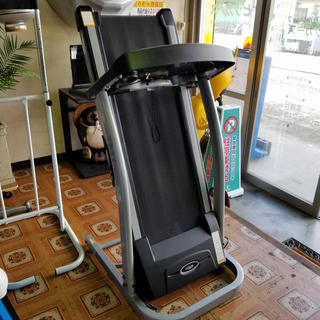 本格的　Johnson Health Tech ジョンソンヘルステック Temp トレッドミル T921 電動ウォーキングマシン ランニングマシン