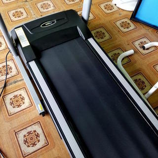 本格的　Johnson Health Tech ジョンソンヘルステック Temp トレッドミル T921 電動ウォーキングマシン ランニングマシン