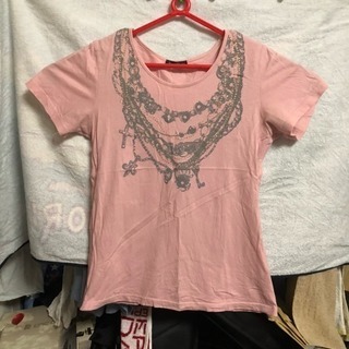 ネックレス柄のTシャツ 薄ピンク