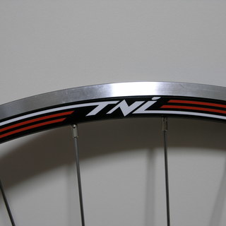 (新品)クロスバイク用 軽量手組ホイール 前後セット エンド幅135mm Deoreハブ TNIリム