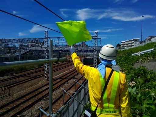 交通警備員・列車見張員大募集中！！　初心者・WワークOK!! 日給9,000円から　初めての方歓迎します（投稿ID : 829y6）