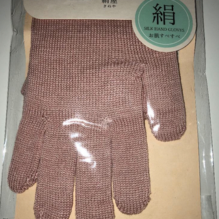 ☆新品未使用☆ 絹屋 絹100％手袋 乾燥を防ぎます