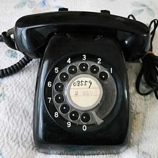 昔なつかしい昭和レトロの黒電話