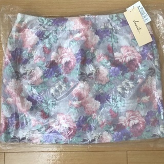 新品・未使用、タグ付き dazzlin 花柄ミニスカート