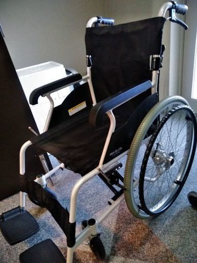 自走式車椅子　介助レバーハンドル付き　パールホワイト