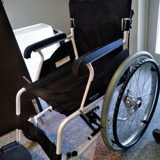 自走式車椅子　介助レバーハンドル付き　パールホワイト
