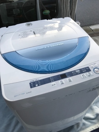 取引中。2015年製シャープ5.5キロ全自動洗濯機。千葉県内配送無料。設置無料。