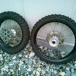 YAMAHAトリッカー純正リアタイヤホイルとフロントタイヤもセットです