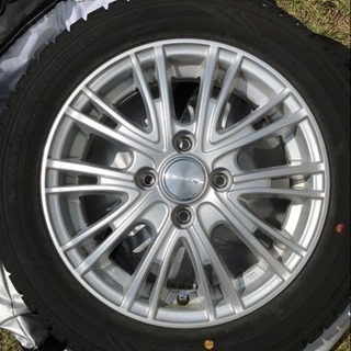 軽自動車のスタッドレスタイヤ 売ります ラック付き