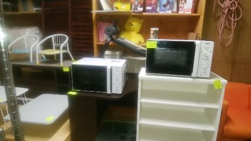 残り1台になりました。電子レンジ、2台とも、2014年、ハイアール、