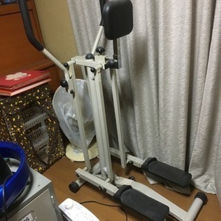 健康器具です。歩くような感じの物です。