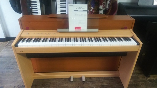 電子ピアノ　Roland　F-100　2002製　配送代込み　￥15.000-　（配送エリア限定）