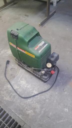 マキタ　エアコンプレッサ中古