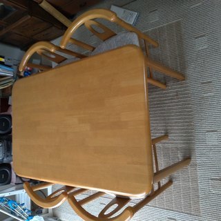 ダイニングテーブル＋椅子4セット