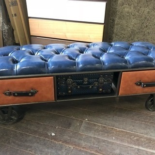 お洒落なソファー!しかもトランクケース付いてます!の画像