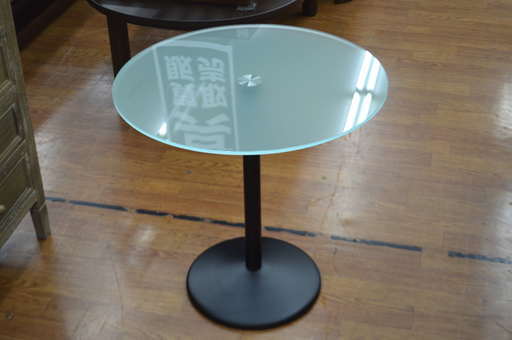porada(ポラダ)のガラス天板サイドテーブル