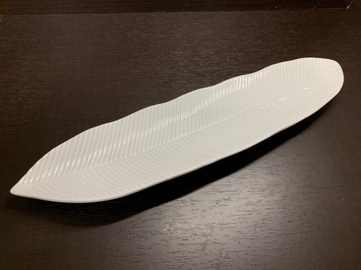 【購入5000円】新品　葉っぱ型のプレート　食器皿