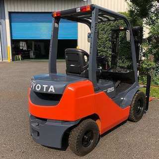 新車　トヨタ　2.5トン　ディーゼルフォークリフト　3ｍ