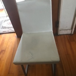 白の椅子