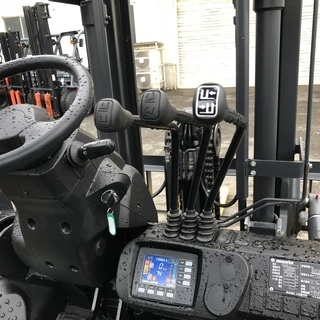新車　コマツ　4トン　エンジンフォークリフト　FH40-2