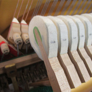 中古アップライト　YAMAHA　W103