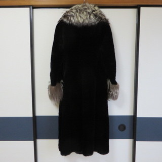 アザラシの毛皮コート（ロング）　黒色