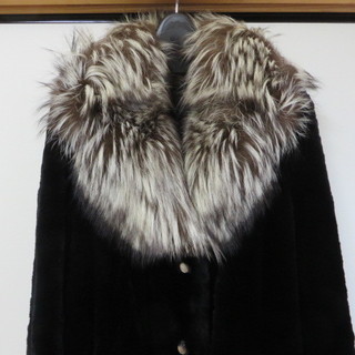 アザラシの毛皮コート（ロング）　黒色