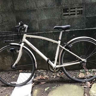 自転車 白 前輪パンク