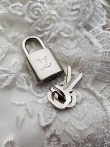 Louis Vuitton パドロック 南京錠 カデナ ルイヴィトン そふぃあ プロフ必読 堅田のその他の中古あげます 譲ります ジモティーで不用品 の処分 Louis Vuitton パドロック 南京錠 カデナ ルイヴィトン そふぃあ プロフ必読 堅田のその他の中古あげます 譲ります ジモティーで不用品 の処分