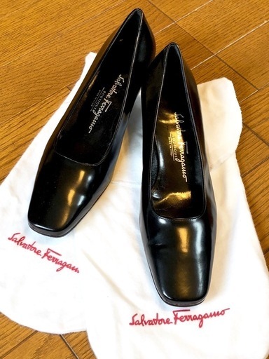 Salvatore Ferragamo ブラックパンプス♡