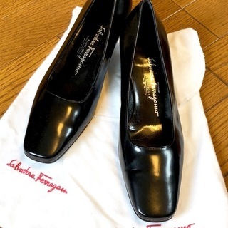 Salvatore Ferragamo ブラックパンプス♡