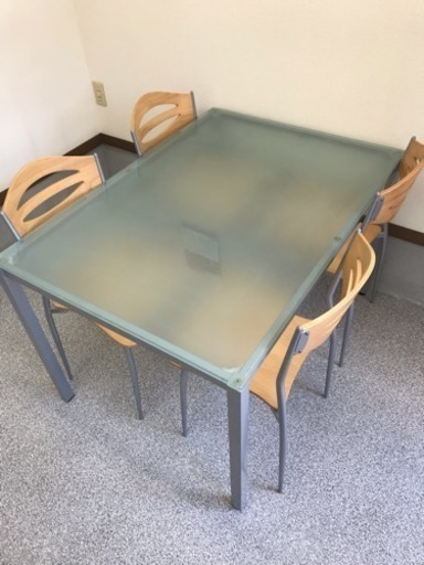【値下】おしゃれなオフィス用 ガラステーブル 椅子4脚付 事務所 応接用に オフィス家具