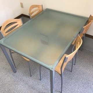 【値下】おしゃれなオフィス用 ガラステーブル 椅子4脚付 事務所...