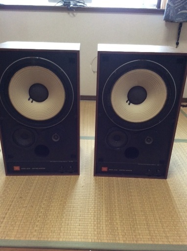 JBL 4311BWX. 2本