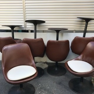レトロな回転式 喫茶店の椅子