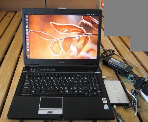 　ノートパソコン 　Ubuntu　富士通 FMV-BIBLO NF/C70　　Core 2 Duo P8600 2.40GHz メモリ:4GB HDD:20GB DVD±RW 15.4インチ  イ
