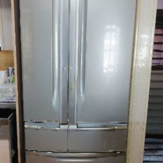 開閉にコツのいる冷蔵庫2009年製。東芝。処分の日が決まりました。！