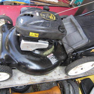 アメリカ製芝刈り機6馬力バケット付き