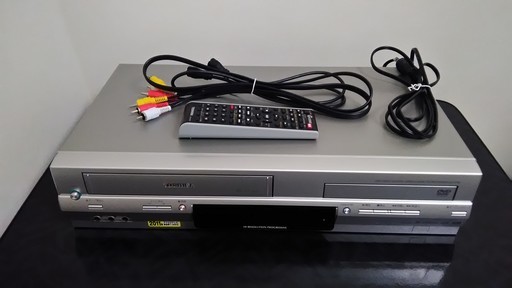【中古】東芝 VTR一体型DVDビデオプレイヤー SD-V700（送料込）